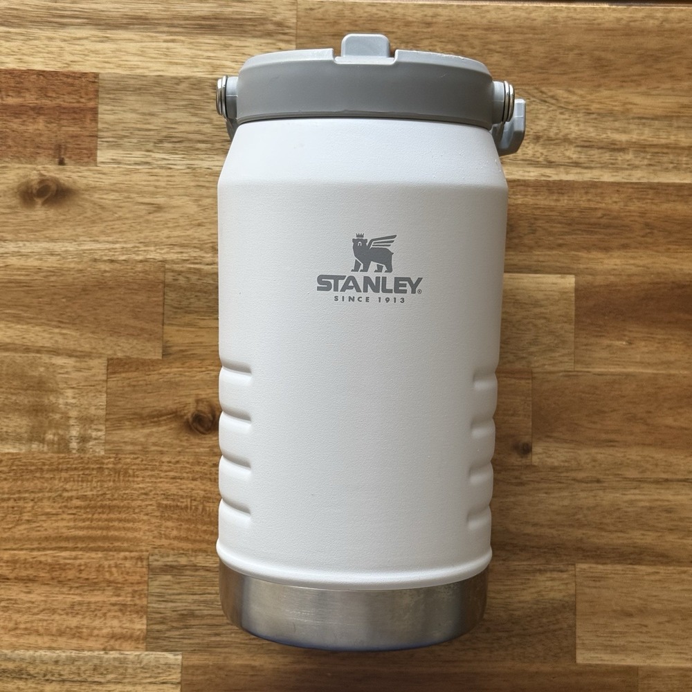NEEDS STRAW! Stanley 64oz Classic Iceflow Flip Straw Jug White Carrying Handle